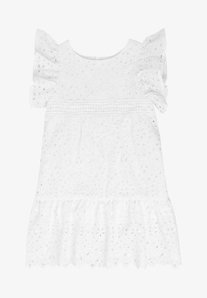 Witte katoenen jurk met oogjesborduurwerk, korte gerimpelde mouwen, een geraffineerde taille en een uitlopende zoom met een golvende rand.