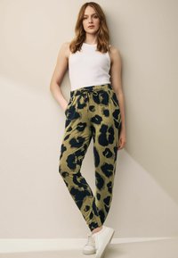 Next REGULAR FIT - Hlače - green
