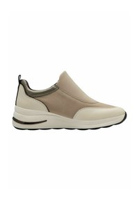 La scarpa da ginnastica slip-on presenta una tomaia sintetica beige con un accento testurizzato nero, suola ammortizzata e un intersuola bianca.