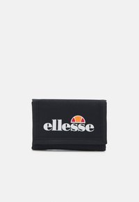 Portofel din material textil negru cu design pliat, având un mare logo alb "ellesse" și o grafică colorată în formă de semicerc deasupra textului.