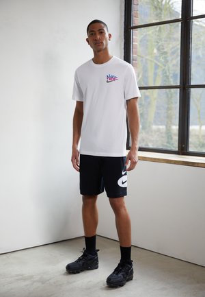 Nike Sportswear Shorts - black