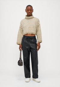 ONLY Petite ONLTALIO STRIPE SHORT ROLLNECK  - Vesta - weathered teak/birch melange
