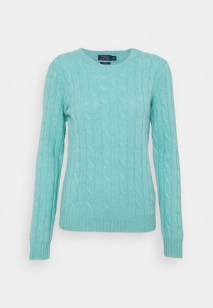 Suéter de punto trenzado color verde azulado claro con mangas largas y escote redondo. Cuenta con puños y dobladillo acanalados, fabricado con un material suave y texturizado.