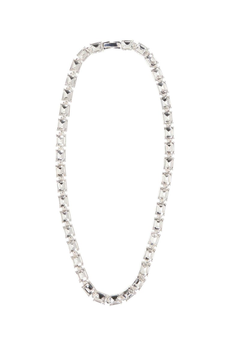 Srebrny naszyjnik z kryształkami, z prostokątnymi i okrągłymi kamieniami, połączonymi metalem, o gładkiej fakturze i polerowanym wykończeniu.