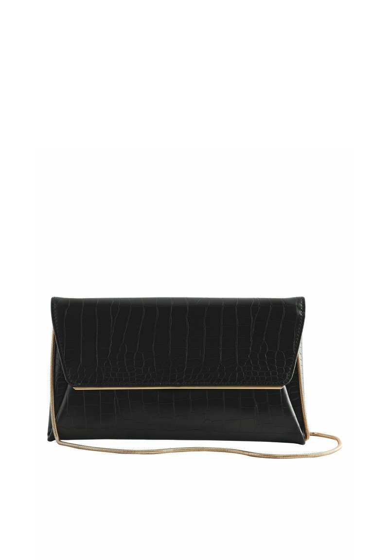 Clutch bag nera in ecopelle con texture coccodrillo, hardware in tonalità oro e tracolla a catena. Presenta una chiusura a flap e un design angolato.