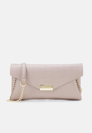 Borsa a mano Valentino in morbido tessuto beige, con pattina pieghevole, catena dorata e placca del logo metallica sul davanti.