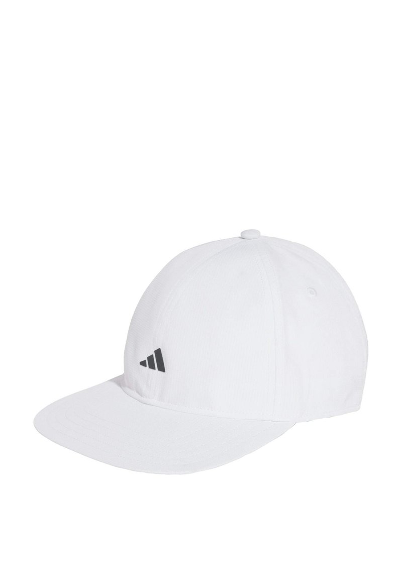 Gorra blanca con visera curvada, hecha de tejido texturizado. Presenta un logo negro de Adidas en el lateral y un botón en la parte superior.