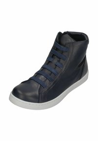 Marineblaue Leder-Hochtop-Sneaker mit Reißverschluss und blauen elastischen Schnürsenkeln, ausgestattet mit einer weißen Gummisohle und glatter Textur.