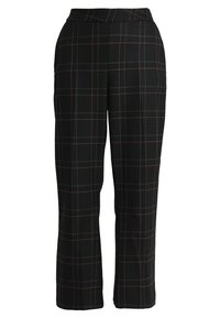 Černé kárované kalhoty s rovnými nohavicemi, vyrobené z texturované látky s kontrastními linkami v tmavě červené a bílé barvě.