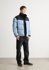 HUGO BYRES - Ziemas jaka - navy