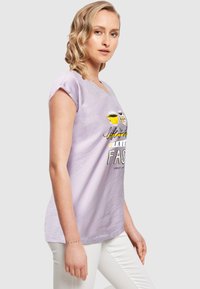 ABSOLUTE CULT GILMORE LIFE S TALK FAST  - T-shirts med print - lilac
