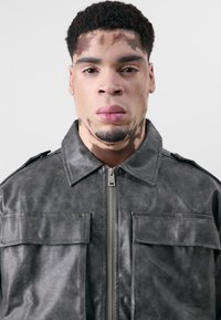 Don't Waste Culture AESON UNISEX - Imiteret læderjakke - grey/brown