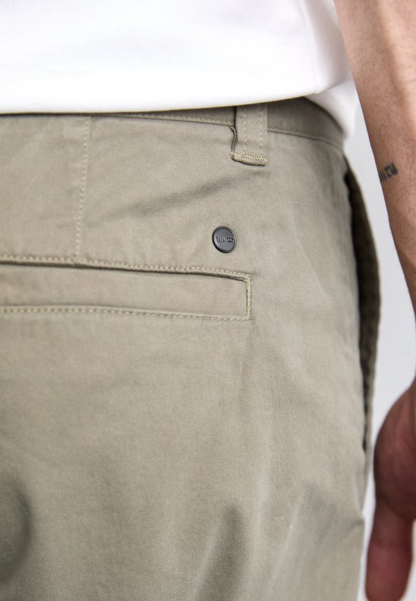 CROWN - Shorts - khaki2