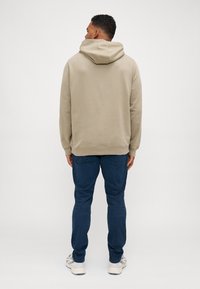 Lyle & Scott Sudadera - sage