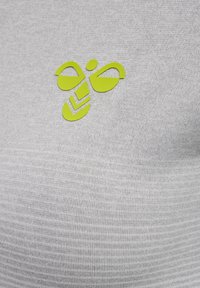 Hummel Camiseta estampada - grey