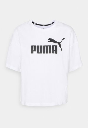 Camiseta blanca corta de algodón, con un gran logo negro de "PUMA" y una silueta de puma negra en el frontal. Cuello redondo.