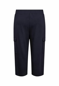 Marina cargo shorts i mjukt tyg, med två sidofickor och resårmidja. Bena slutar precis ovanför knäet.