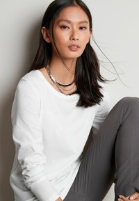 Next LONGLINE LONG SLEEVE CREW NECK TOP - Pikkade varrukatega topp - white