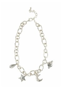 Silberne Kettenhalskette mit strukturierten Gliedern und vier Anhängern: einem Tropfen, einem Stern, einem Halbmond und einem Planeten, mit einem Clipverschluss.