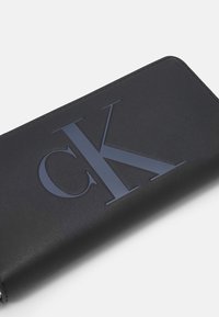 Calvin Klein Jeans SCULPTED ZIP AROUND MONO - Portafoglio - black