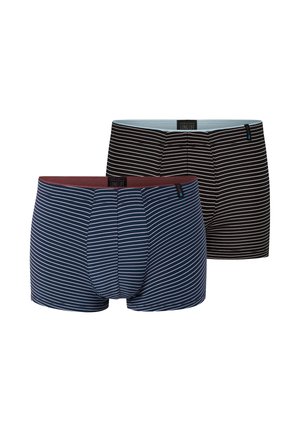 Due paia di boxer da uomo a righe, uno blu navy con strisce bianche e fascia bordeaux, e uno nero con strisce bianche e fascia azzurra chiara.