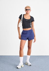 Nike Sportswear Basic póló - black