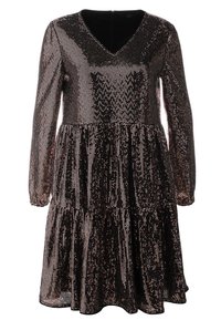Robe à sequins noirs scintillants et or rose, avec des manches longues, un col en V et une jupe à volants, présentant une surface lisse et texturée.
