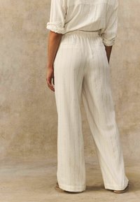Next TALL FIT - WIDE STRIPED - Stoffhose - white