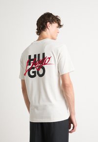 HUGO Μπλουζάκι με στάμπα - natural