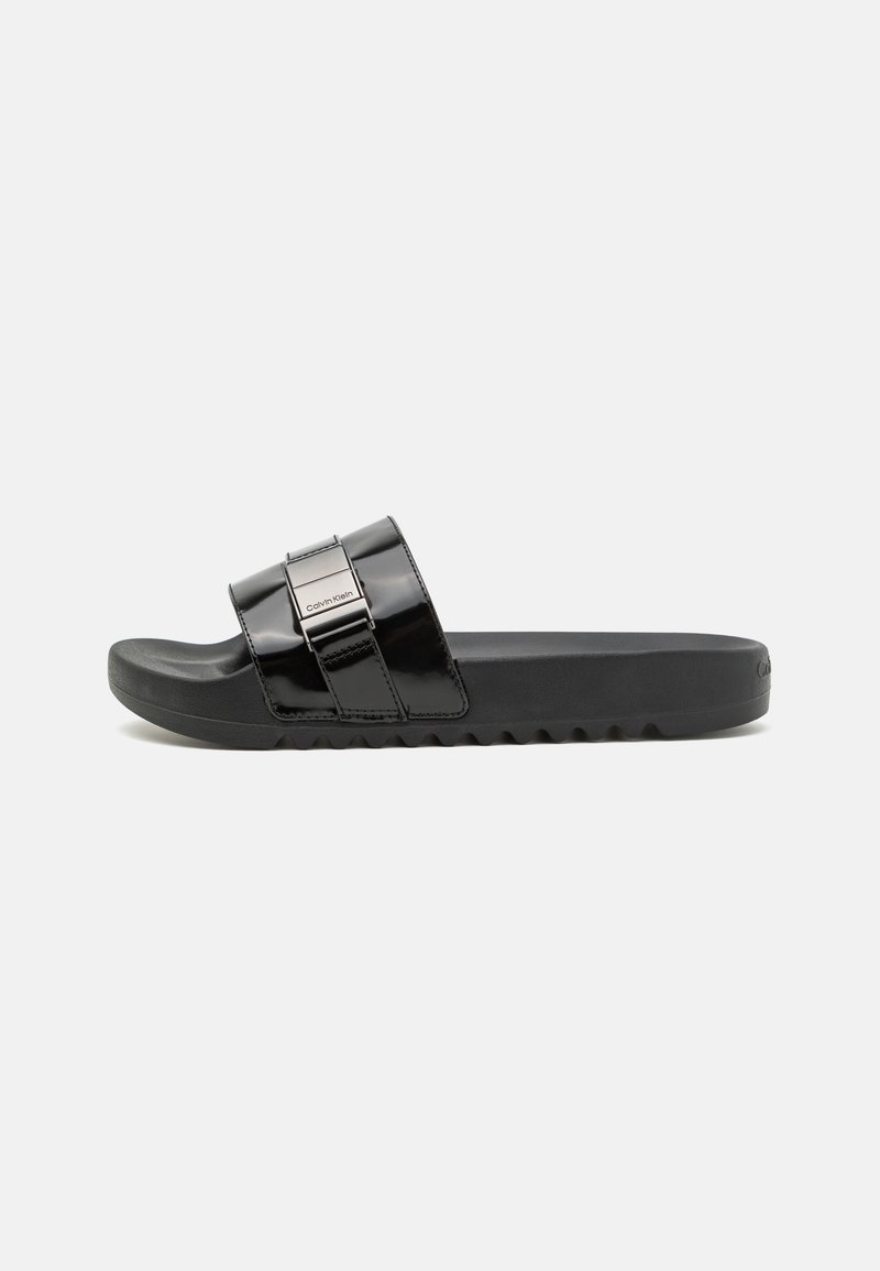 Calvin Klein POOL SLIDE ICONIC PLAQUE - Šľapky - black/čierna - Zalando.sk