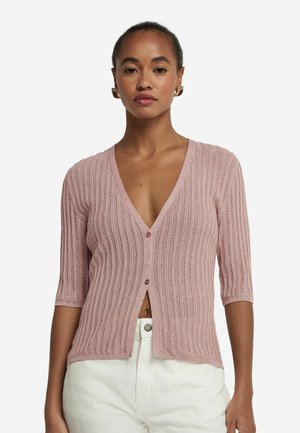 Hellrosa gerippter Cardigan mit V-Ausschnitt, kurzen Ärmeln und Knöpfen vorne. Hergestellt aus einem strukturierten, atmungsaktiven Stoff mit offenem Design.