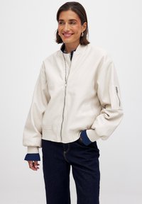 NA-KD Bomberjakke - beige