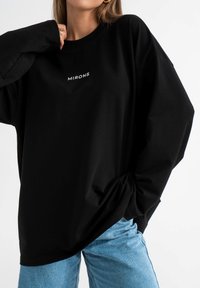 MIRONS Longsleeve - black