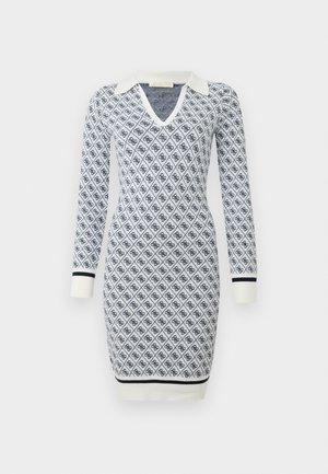 Rochie tricotată albă cu mâneci lungi, cu un model de diamante bleumarin, guler în V și manșete și tiv riblate.