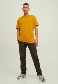 Jack & Jones JJE TEE  O-NECK  - T-shirts basic - harvest gold