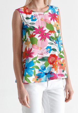 Top sans manches floral présentant une base blanche avec des fleurs vibrantes roses, bleues et vertes. Coupe décontractée avec un col rond.