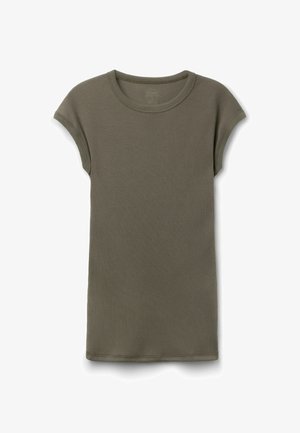 Haut à manches courtes côtelé vert olive avec encolure ronde, silhouette cintrée et manches légèrement relevées sur fond blanc.