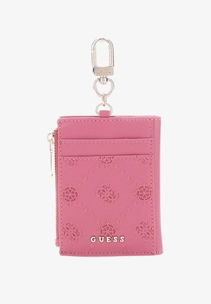 Roze synthetische portemonnee met een reliëfdecoratief patroon, een ritssluiting en zilverkleurige hardware met een clip voor bevestiging.