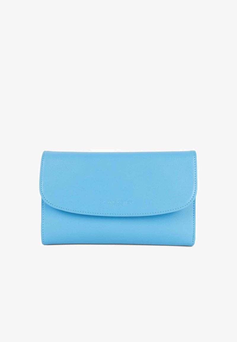 Portafoglio blu in pelle con una texture liscia, forma rettangolare e chiusura a patta. Presenta un marchio sottile sul davanti.