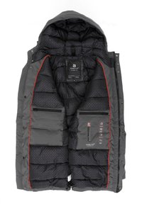 Pilkas izoliuotas švarkas su kapišonu, juodos pamušalo ir raudonų detalių. Įrengti užtrauktukai kišenėse ir priežiūros etiketė viduje.