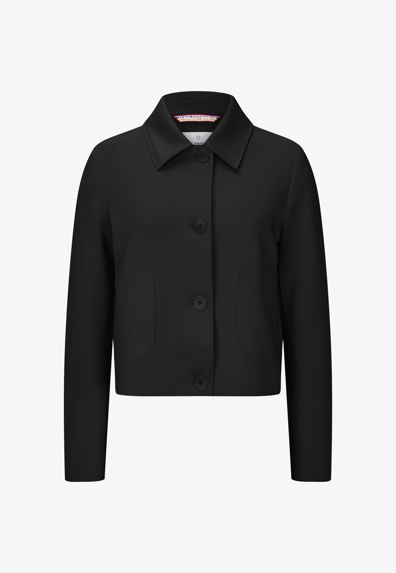 Schwarze, kurze Jacke aus glattem Stoff, mit einem Reverskragen, Vorderknopfverschluss und zwei aufgesetzten Taschen vorne.