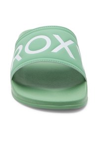 Groene slippersandalen met een brede band met witte "ROXY" opdruk. Getextureerd oppervlak, rond teenontwerp en platte zool.