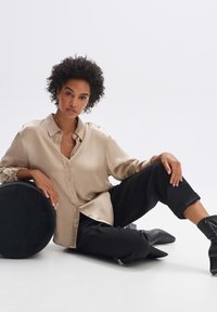 OPUS LANGARM FEPPE - Overhemdblouse - soft oat