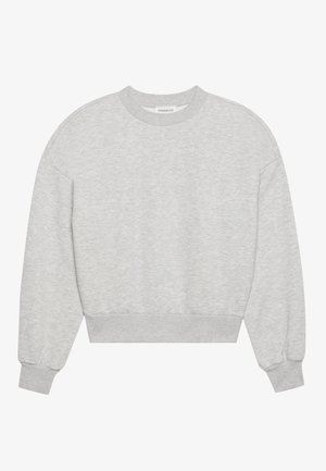 Sweatshirt gri, scurt, cu decolteu rotunjit, umeri lăsați, mâneci lungi cu manșete ribbate, realizat dintr-un amestec moale de bumbac, textura minimă.