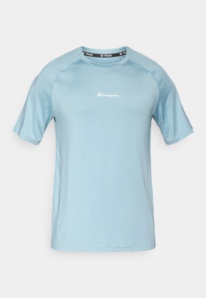 Jasnoniebieska sportowa koszulka z krótkim rękawem, okrągłym dekoltem oraz białym logo "Champion" na piersi. Gładki, lekki materiał.