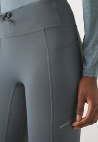 Patagonia ENDLESS RUN 7/8 - Punčochy - nouveau green