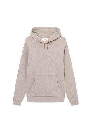 Sudadera beige hecha de una suave mezcla de algodón. Presenta un bolsillo frontal, capucha con cordón y un logo minimalista "II" en el centro.