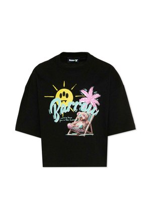 T-shirt noir avec un graphique d'un soleil jaune triste, un palmier rose, un ours en peluche sur une chaise longue, et le mot "Barrow" en grandes lettres cursives bleu clair.