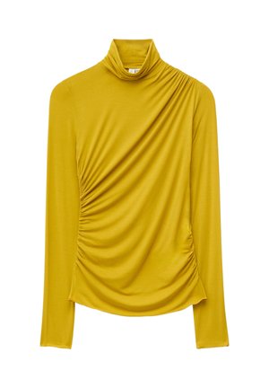 Top a maniche lunghe con collo alto di colore giallo senape, con dettagli arricciati sulla spalla sinistra e sulla vita destra, realizzato in un tessuto liscio.