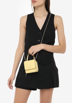 Miriade LUCILLA - Punge - giallo